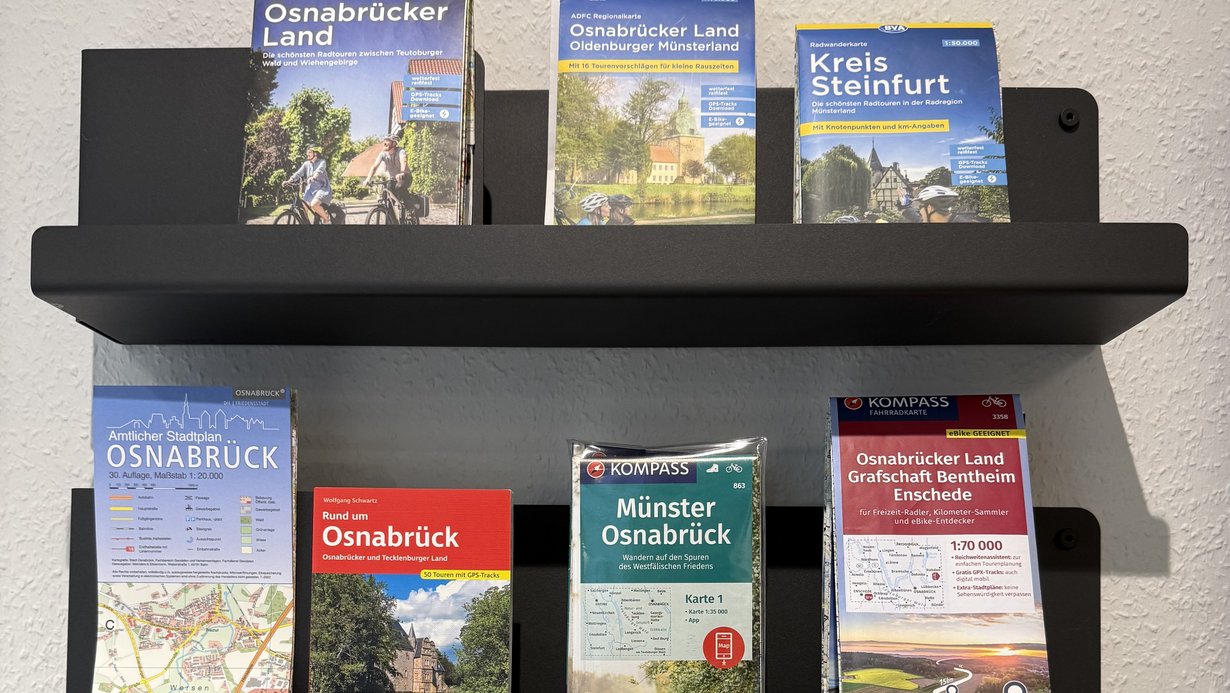 Landkarten im Shop der Tourist Info Osnabrück