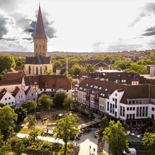 Katharinenkirche mit Adolf-Reichwein-Platz