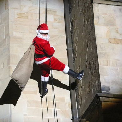 Weihnachtsmann am Marienkirchturm