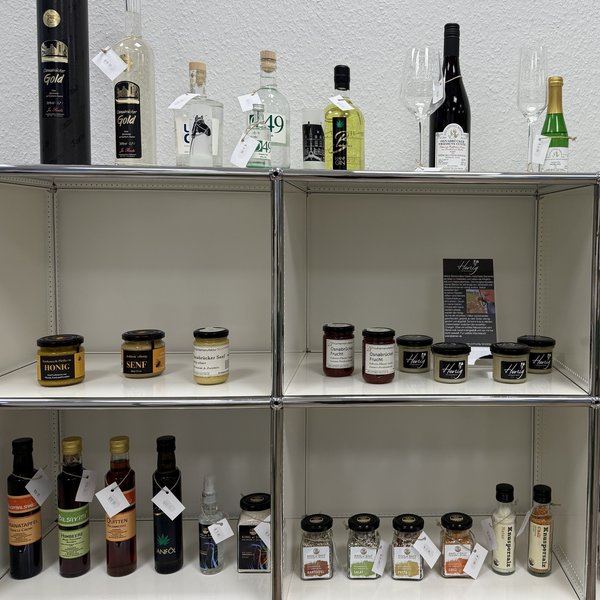 Verschiedene Getränke im Shop der Tourist Info Osnabrück