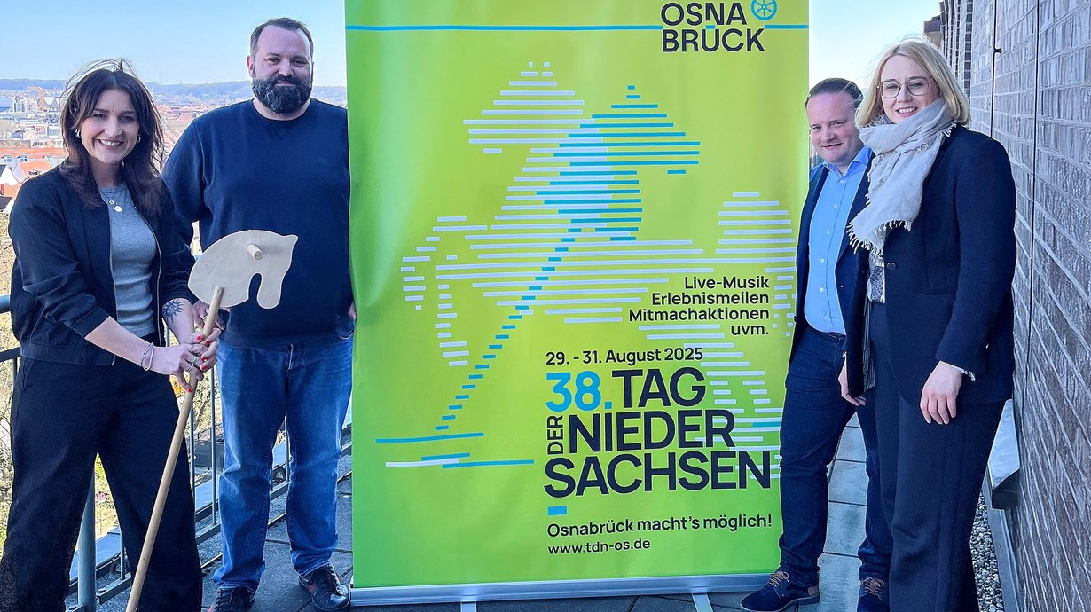 : Larissa Frommeyer (mO., Projektleitung), Calvin Siemers (mO., Abteilungsleitung), Alexander Illenseer (mO., Geschäftsführer), Katharina Pötter (Oberbürgermeisterin Stadt Osnabrück) 