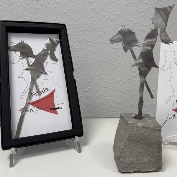 Steckenpferdreiter-Skulpturen im Shop der Tourist Info Osnabrück